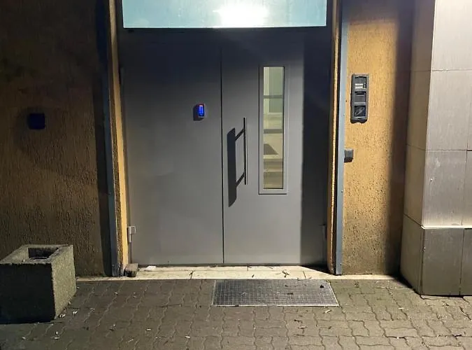 Airport Apartment 28 Self Check-In Parking Free